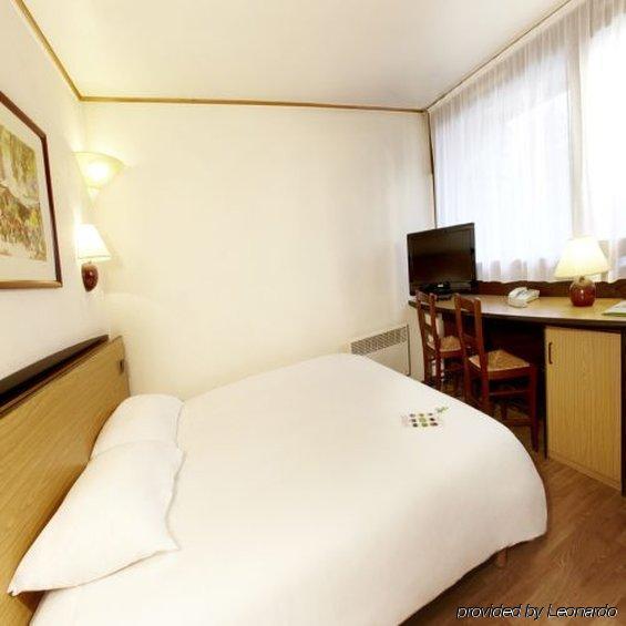 Campanile Reims Ouest - Tinqueux Hotel Exterior foto